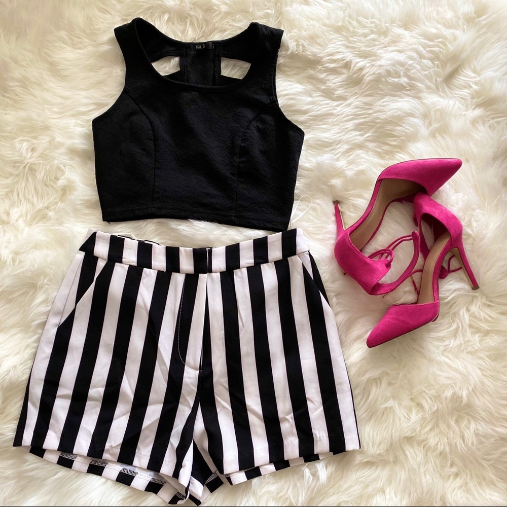 Black and white striped Fashion Nova shorts. 💜